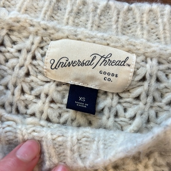 Sweater-Universal Thread - Picture 2 of 2